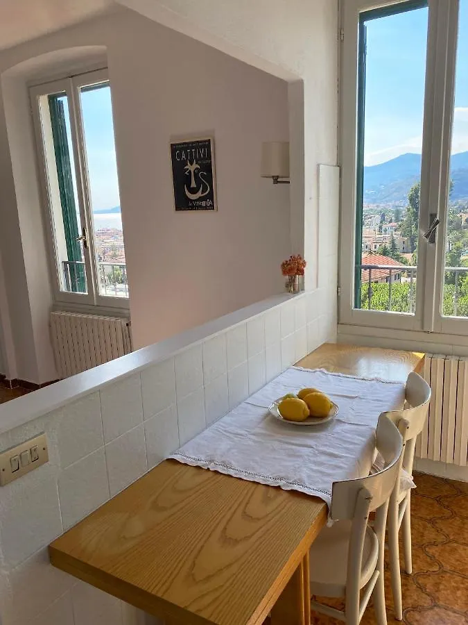 Апартаменты Casa Petra - Appartamento Vista Mare Citta Vecchia Бордигера