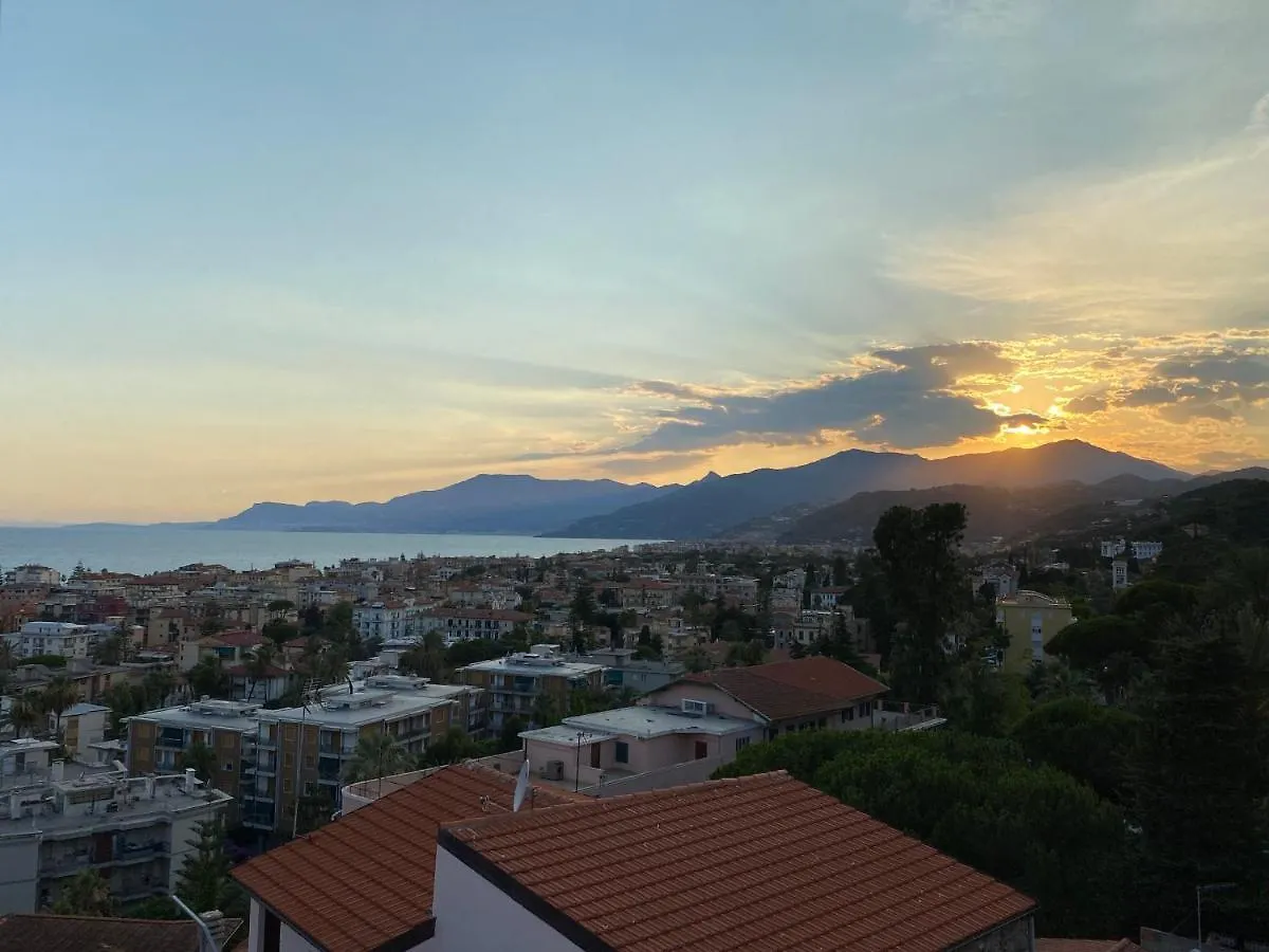Апартаменты Casa Petra - Appartamento Vista Mare Citta Vecchia Бордигера